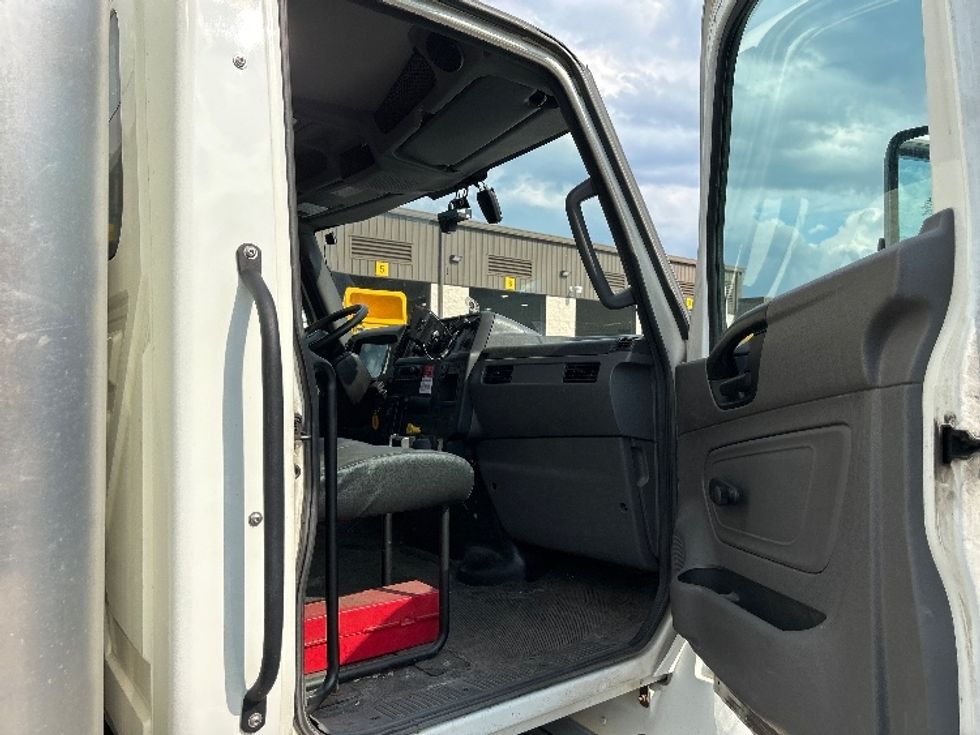 Medium Duty Box Truck-Light and Medium Duty Trucks-International-2022-MV607-Akron-OH-181,932\n\t\tmiles-$ 45,000 - Image 20