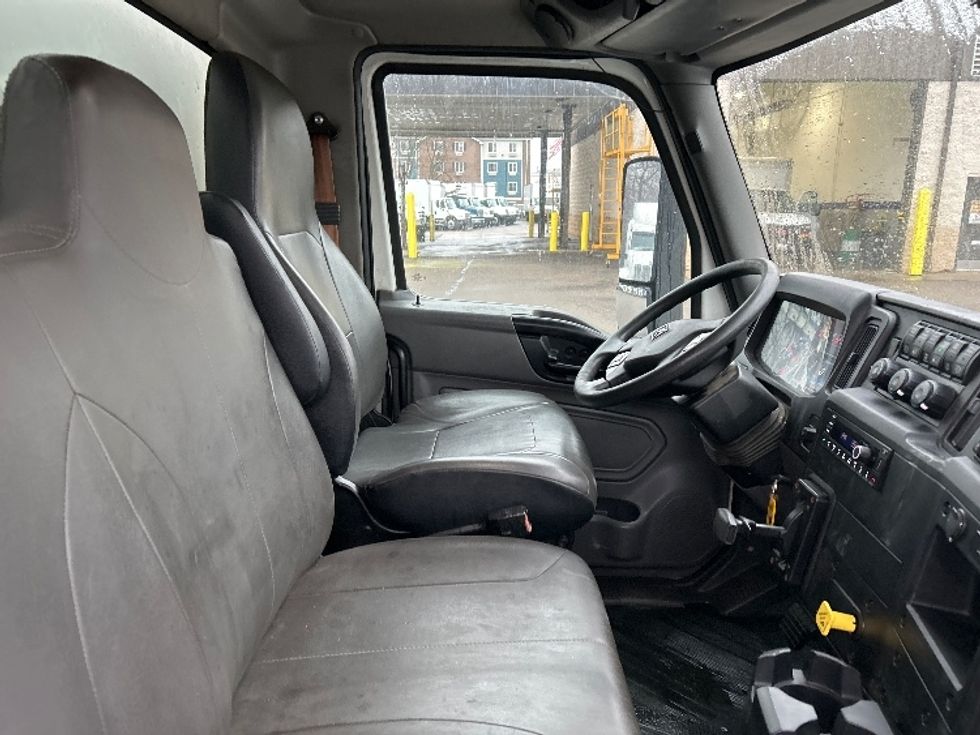 Medium Duty Box Truck-Light and Medium Duty Trucks-International-2022-MV607-Akron-OH-185,652\n\t\tmiles-$ 53,000 - Image 22