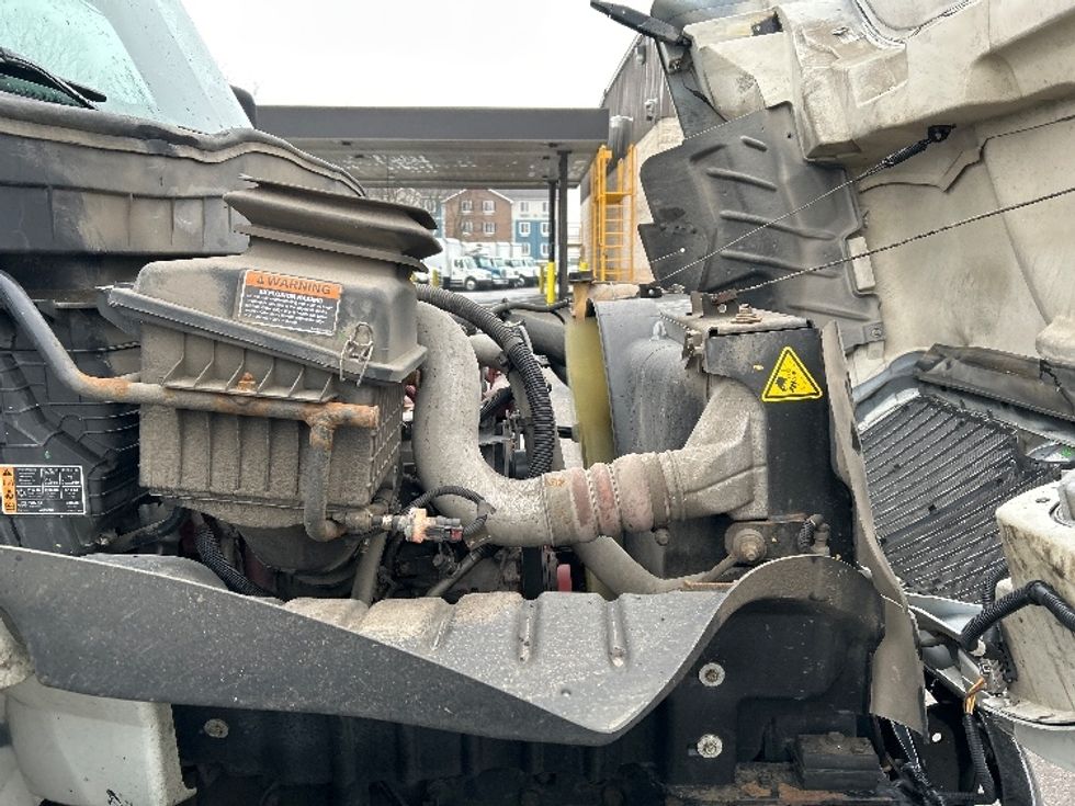 Medium Duty Box Truck-Light and Medium Duty Trucks-International-2022-MV607-Akron-OH-185,652\n\t\tmiles-$ 53,000 - Image 23