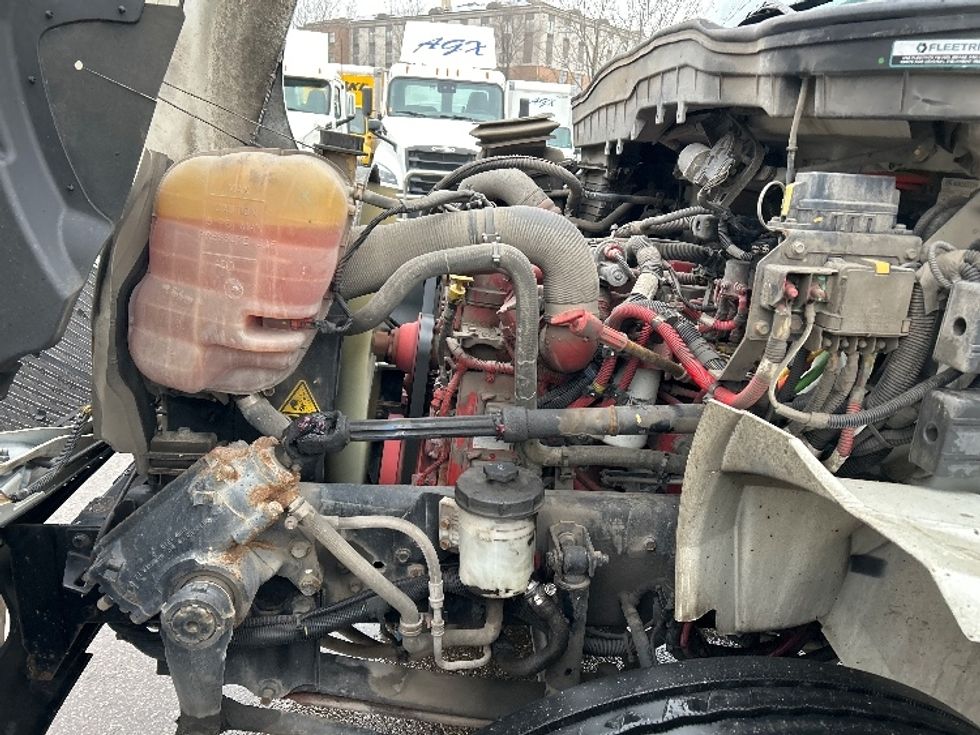 Medium Duty Box Truck-Light and Medium Duty Trucks-International-2022-MV607-Akron-OH-185,652\n\t\tmiles-$ 53,000 - Image 24