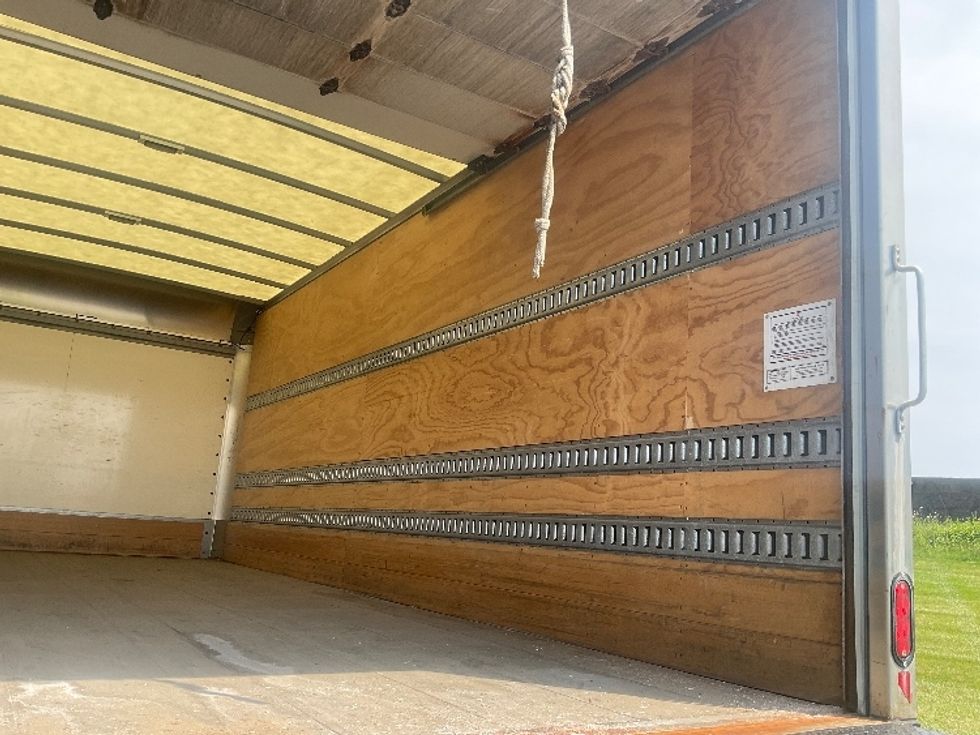 Medium Duty Box Truck-Light and Medium Duty Trucks-International-2022-MV607-Akron-OH-193,240\n\t\tmiles-$ 43,500 - Image 12