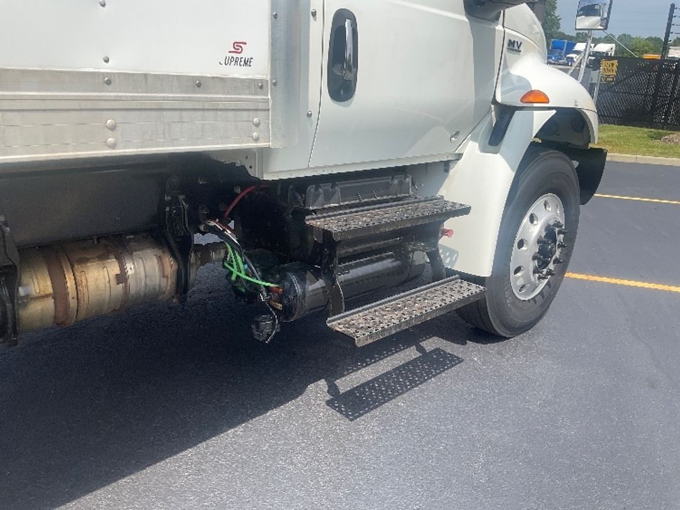 Medium Duty Box Truck-Light and Medium Duty Trucks-International-2022-MV607-Akron-OH-193,240\n\t\tmiles-$ 43,500 - Image 14