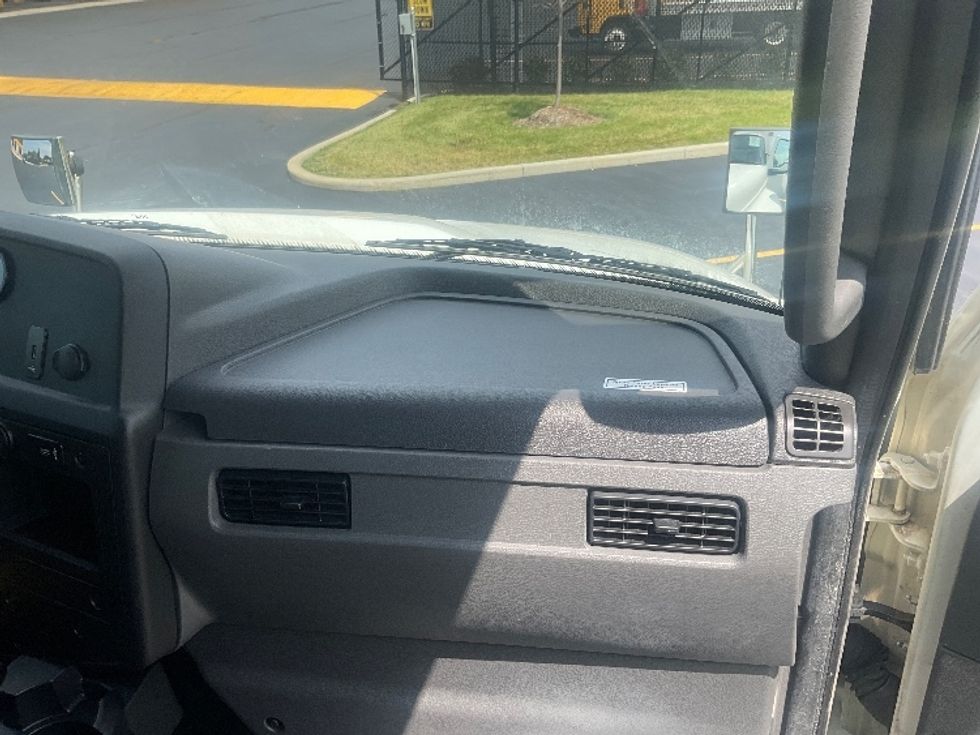 Medium Duty Box Truck-Light and Medium Duty Trucks-International-2022-MV607-Akron-OH-193,240\n\t\tmiles-$ 43,500 - Image 21