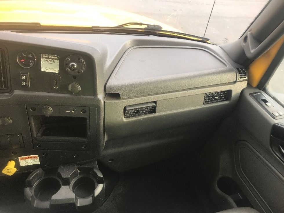 Medium Duty Box Truck-Light and Medium Duty Trucks-International-2022-MV607-Akron-OH-211,431\n\t\tmiles-$ 49,500 - Image 21