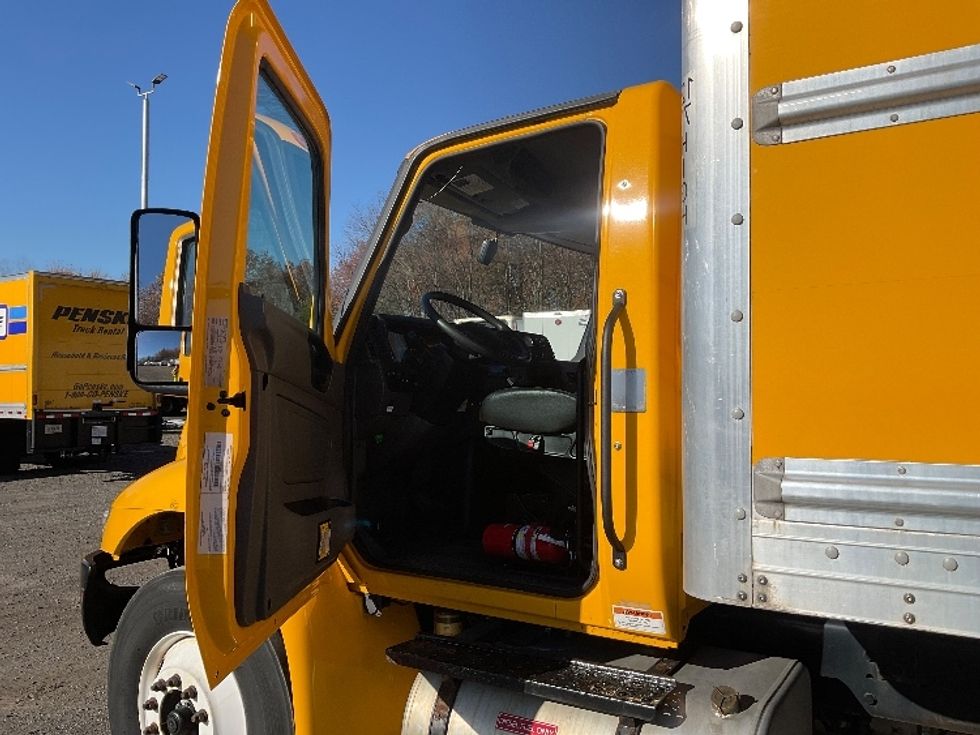 Medium Duty Box Truck-Light and Medium Duty Trucks-International-2022-MV607-Akron-OH-222,123\n\t\tmiles-$ 48,750 - Image 16