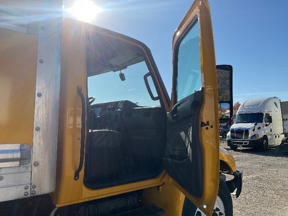 Medium Duty Box Truck-Light and Medium Duty Trucks-International-2022-MV607-Akron-OH-222,123\n\t\tmiles-$ 48,750 - Image 19