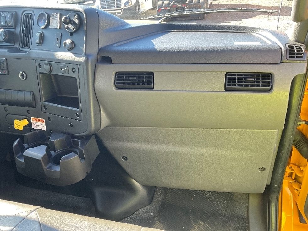 Medium Duty Box Truck-Light and Medium Duty Trucks-International-2022-MV607-Akron-OH-222,123\n\t\tmiles-$ 48,750 - Image 20