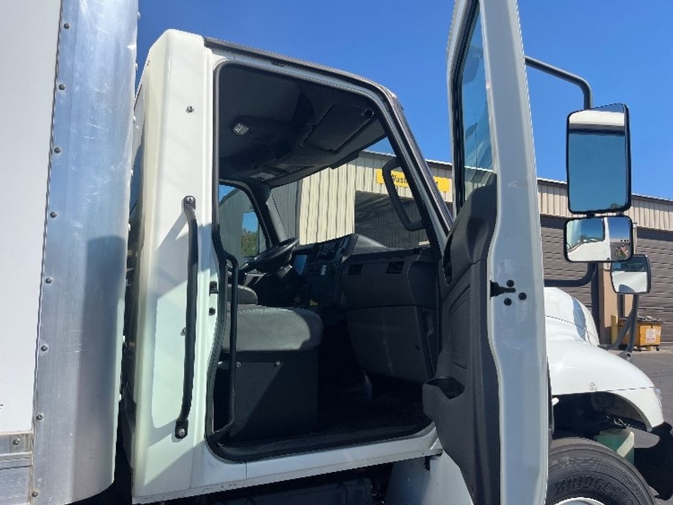 Medium Duty Box Truck-Light and Medium Duty Trucks-International-2022-MV607-Alabaster-AL-89,315\n\t\tmiles-$ 73,750 - Image 20