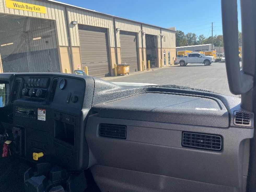 Medium Duty Box Truck-Light and Medium Duty Trucks-International-2022-MV607-Alabaster-AL-89,315\n\t\tmiles-$ 73,750 - Image 21