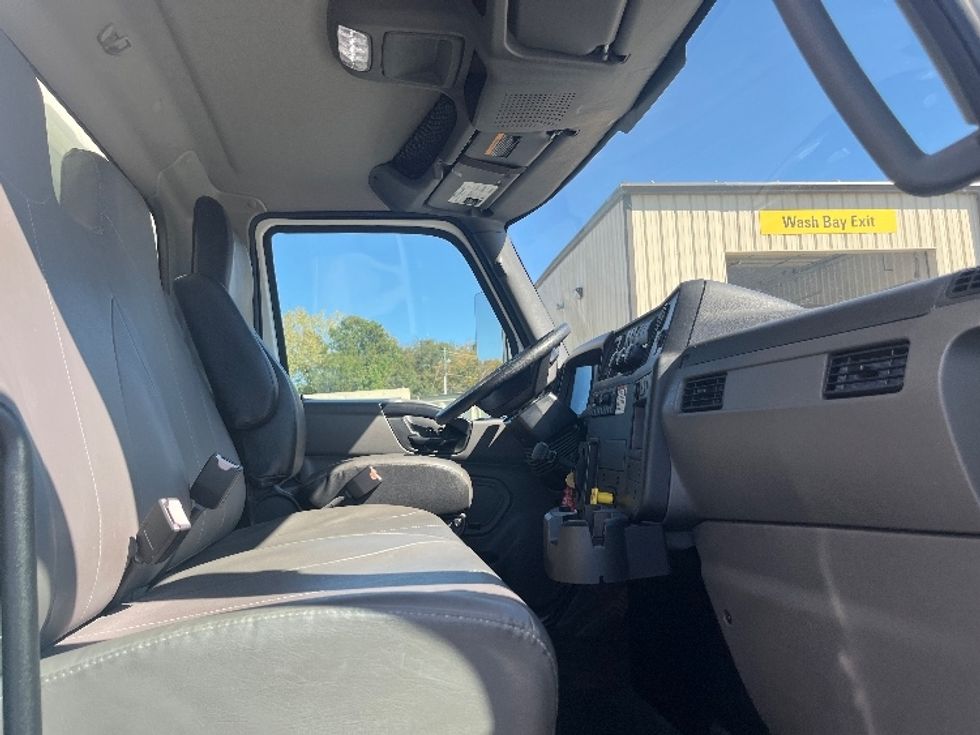 Medium Duty Box Truck-Light and Medium Duty Trucks-International-2022-MV607-Alabaster-AL-89,315\n\t\tmiles-$ 73,750 - Image 22