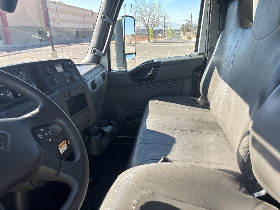 Medium Duty Box Truck-Light and Medium Duty Trucks-International-2022-MV607-Albuquerque-NM-296,614\n\t\tmiles-$ 39,000 - Image 19