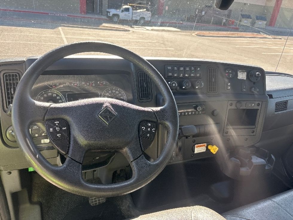 Medium Duty Box Truck-Light and Medium Duty Trucks-International-2022-MV607-Albuquerque-NM-296,614\n\t\tmiles-$ 39,000 - Image 18