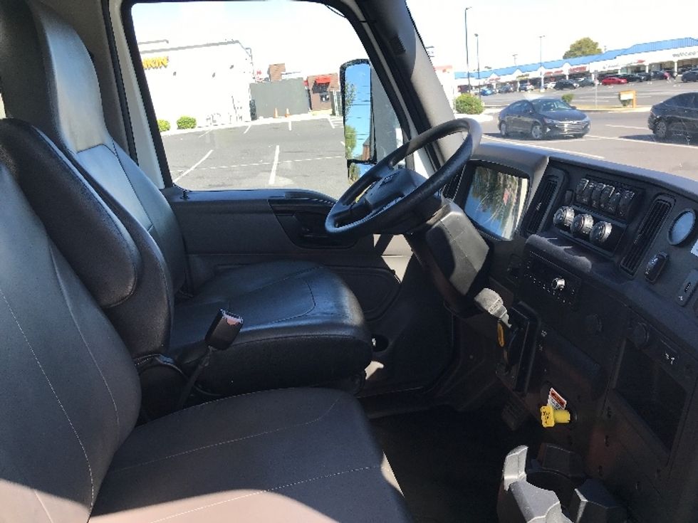 Medium Duty Box Truck-Light and Medium Duty Trucks-International-2022-MV607-Allentown-PA-251,902\n\t\tmiles-$ 42,250 - Image 22