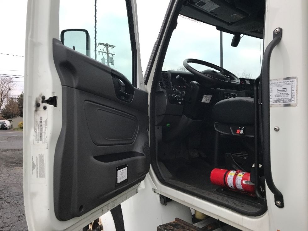 Medium Duty Box Truck-Light and Medium Duty Trucks-International-2022-MV607-Allentown-PA-96,101\n\t\tmiles-$ 70,750 - Image 16