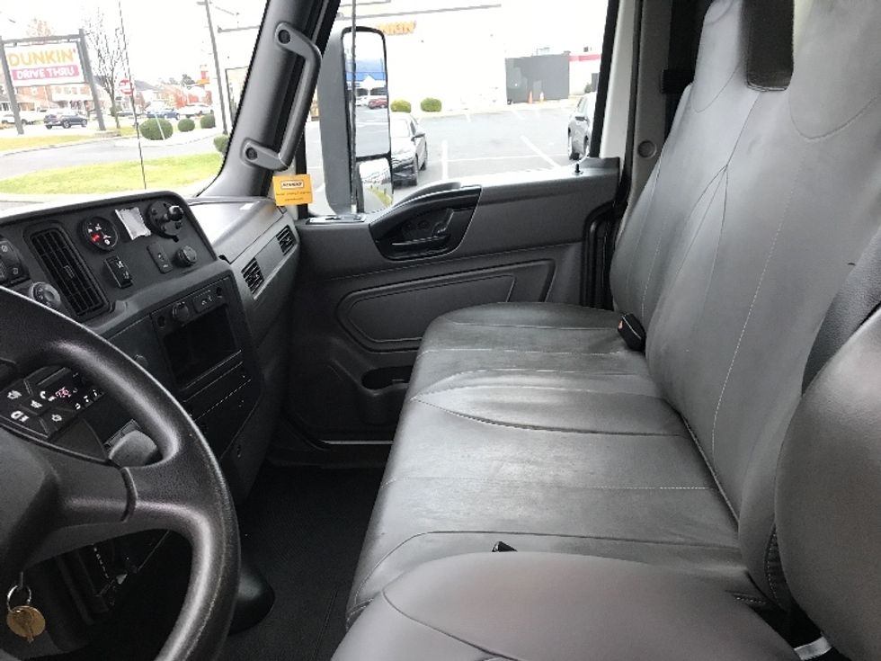 Medium Duty Box Truck-Light and Medium Duty Trucks-International-2022-MV607-Allentown-PA-96,101\n\t\tmiles-$ 70,750 - Image 19