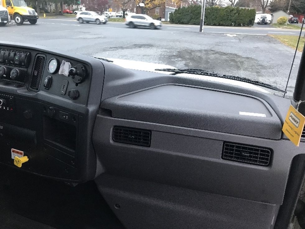 Medium Duty Box Truck-Light and Medium Duty Trucks-International-2022-MV607-Allentown-PA-96,101\n\t\tmiles-$ 70,750 - Image 21