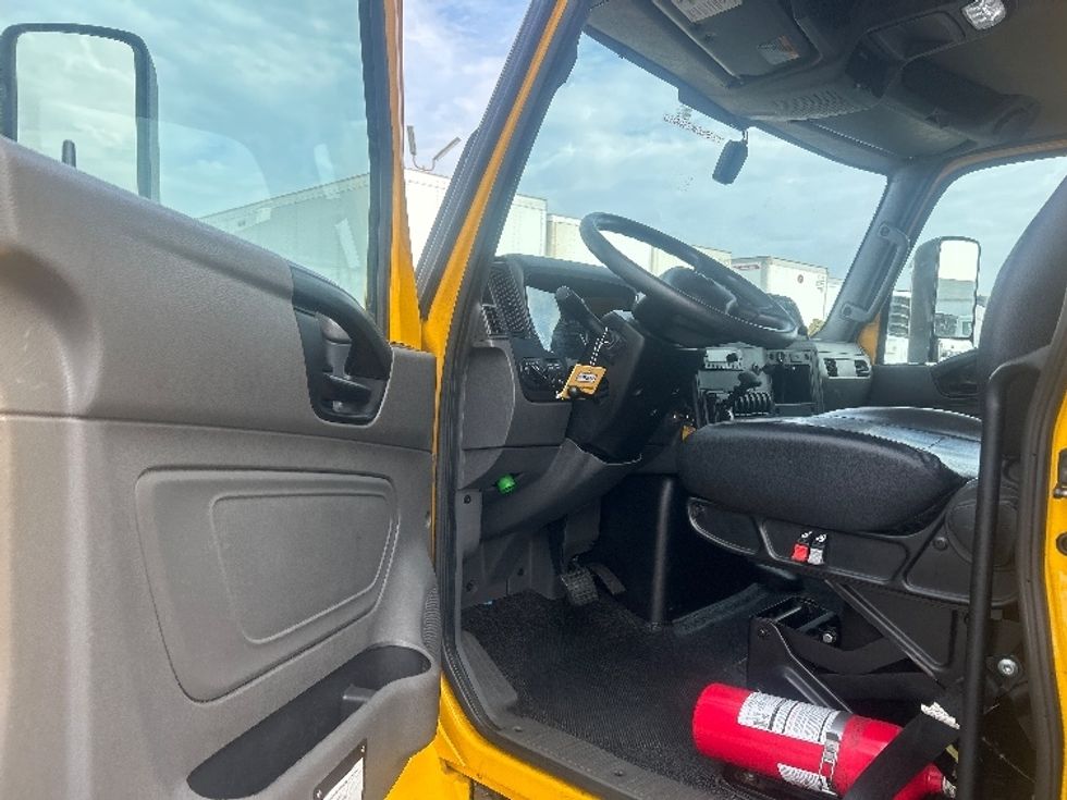 Medium Duty Box Truck-Light and Medium Duty Trucks-International-2022-MV607-Anaheim-CA-205,201\n\t\tmiles-$ 53,000 - Image 12