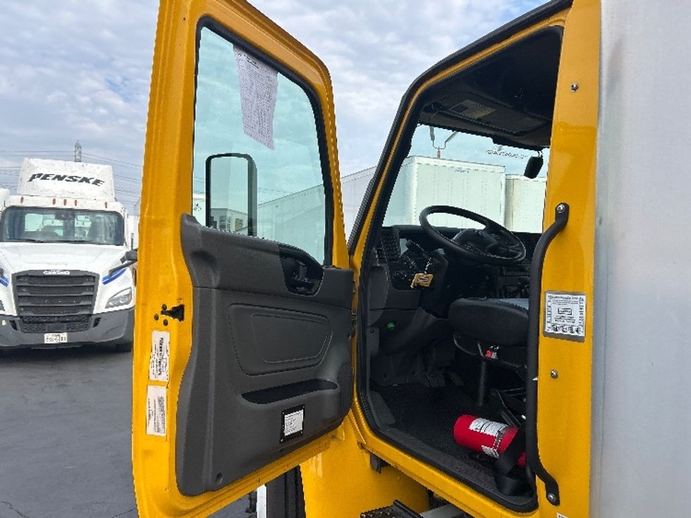 Medium Duty Box Truck-Light and Medium Duty Trucks-International-2022-MV607-Anaheim-CA-205,201\n\t\tmiles-$ 53,000 - Image 17