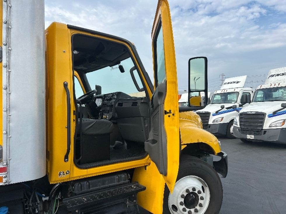 Medium Duty Box Truck-Light and Medium Duty Trucks-International-2022-MV607-Anaheim-CA-205,201\n\t\tmiles-$ 53,000 - Image 18