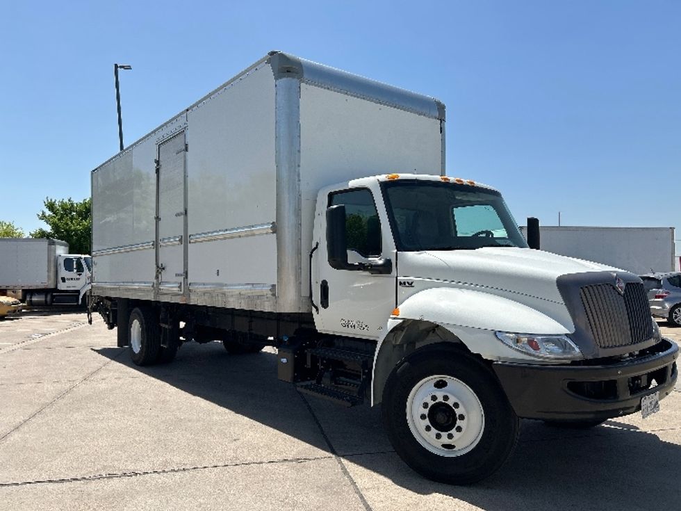 Medium Duty Box Truck-Light and Medium Duty Trucks-International-2022-MV607-Arlington-TX-150,417\n\t\tmiles-$ 66,000 - Image 1