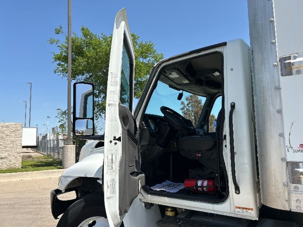Medium Duty Box Truck-Light and Medium Duty Trucks-International-2022-MV607-Arlington-TX-150,417\n\t\tmiles-$ 66,000 - Image 16