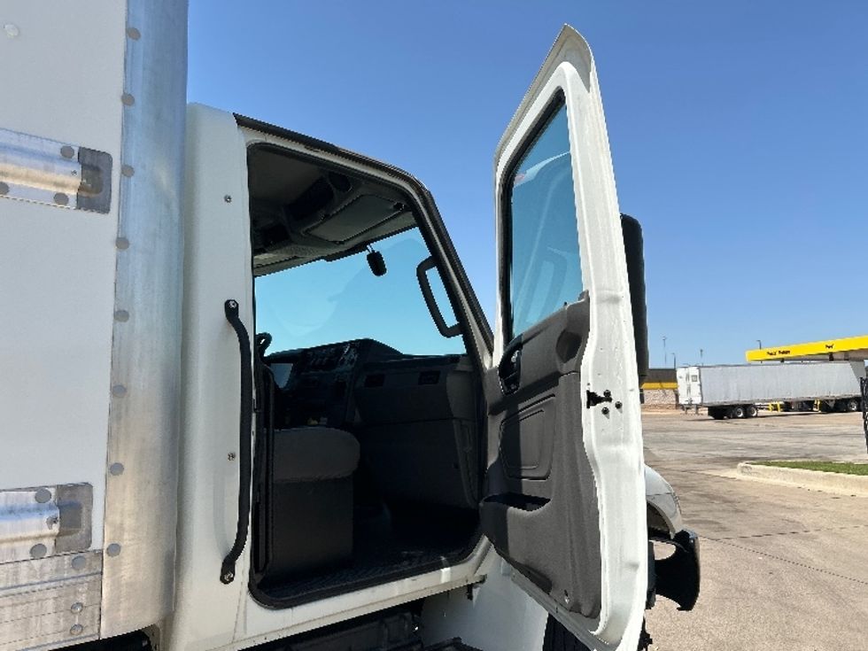 Medium Duty Box Truck-Light and Medium Duty Trucks-International-2022-MV607-Arlington-TX-150,417\n\t\tmiles-$ 66,000 - Image 20