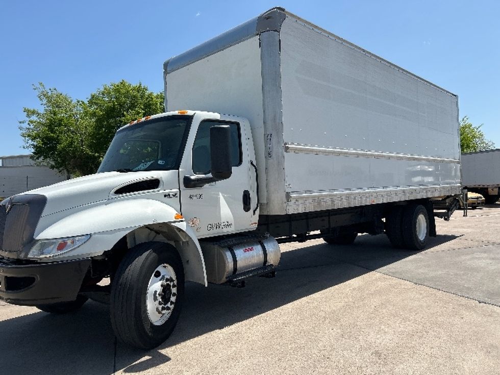 Medium Duty Box Truck-Light and Medium Duty Trucks-International-2022-MV607-Arlington-TX-150,417\n\t\tmiles-$ 66,000 - Image 3