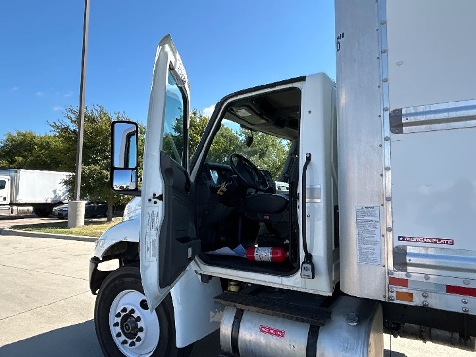 Medium Duty Box Truck-Light and Medium Duty Trucks-International-2022-MV607-Arlington-TX-297,846\n\t\tmiles-$ 35,750 - Image 16