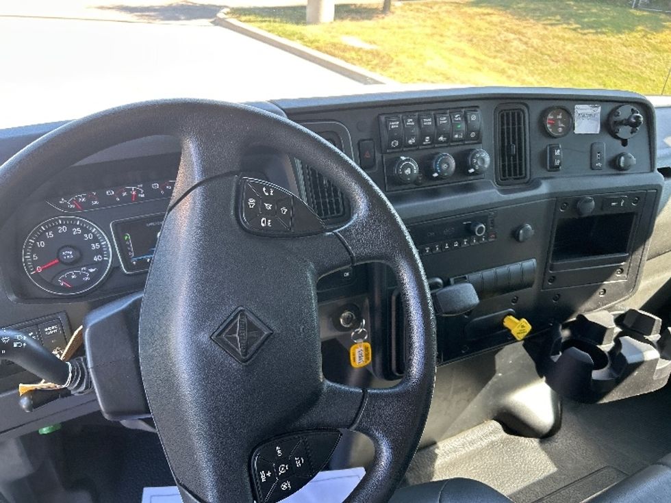 Medium Duty Box Truck-Light and Medium Duty Trucks-International-2022-MV607-Arlington-TX-297,846\n\t\tmiles-$ 35,750 - Image 18