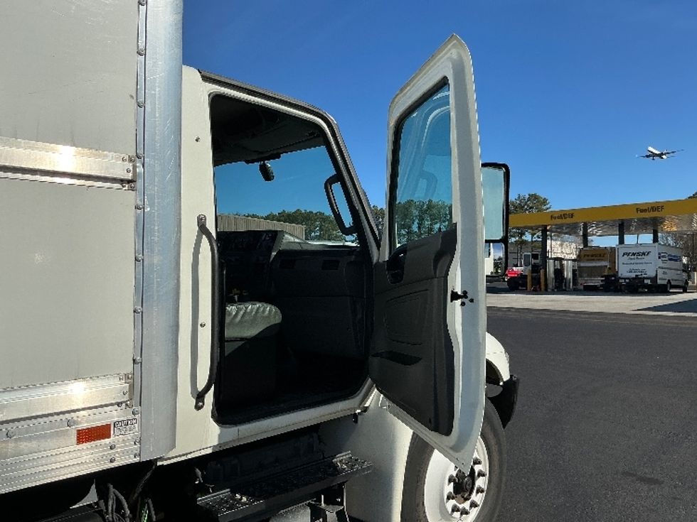 Medium Duty Box Truck-Light and Medium Duty Trucks-International-2022-MV607-Atlanta (Forest Park)-GA-331,489\n\t\tmiles-$ 31,750 - Image 20