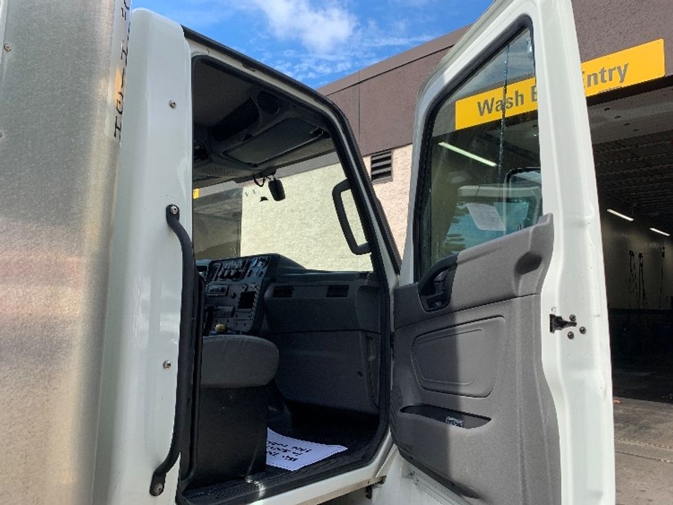 Medium Duty Box Truck-Light and Medium Duty Trucks-International-2022-MV607-Auburn-MA-281,456\n\t\tmiles-$ 34,500 - Image 20