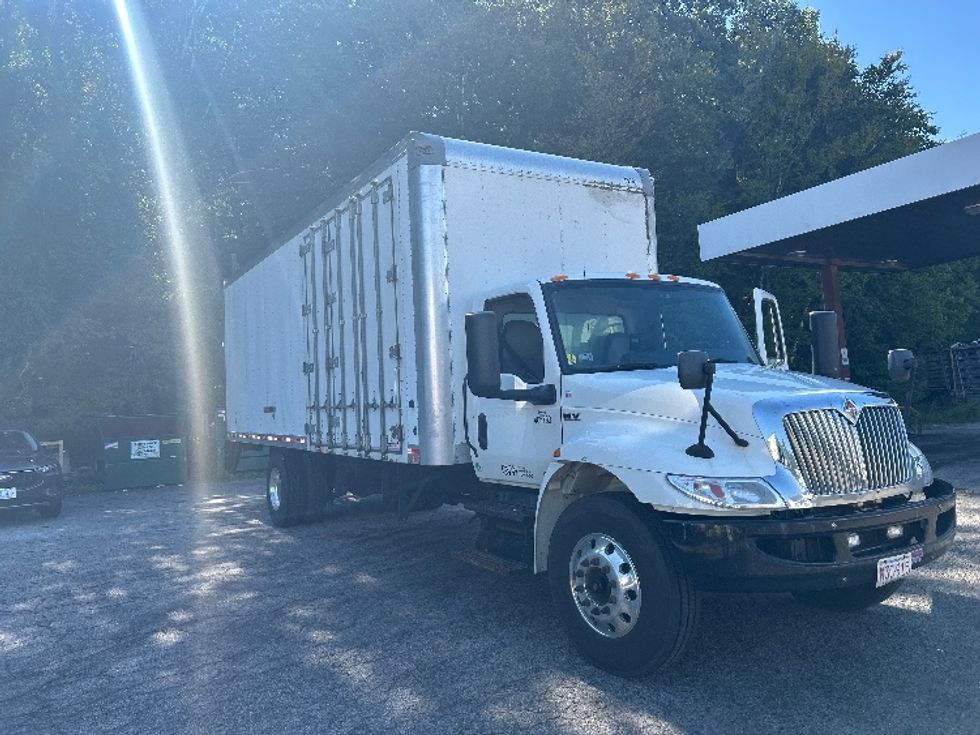 Medium Duty Box Truck-Light and Medium Duty Trucks-International-2022-MV607-Auburn-MA-305,671\n\t\tmiles-$ 33,250 - Image 1