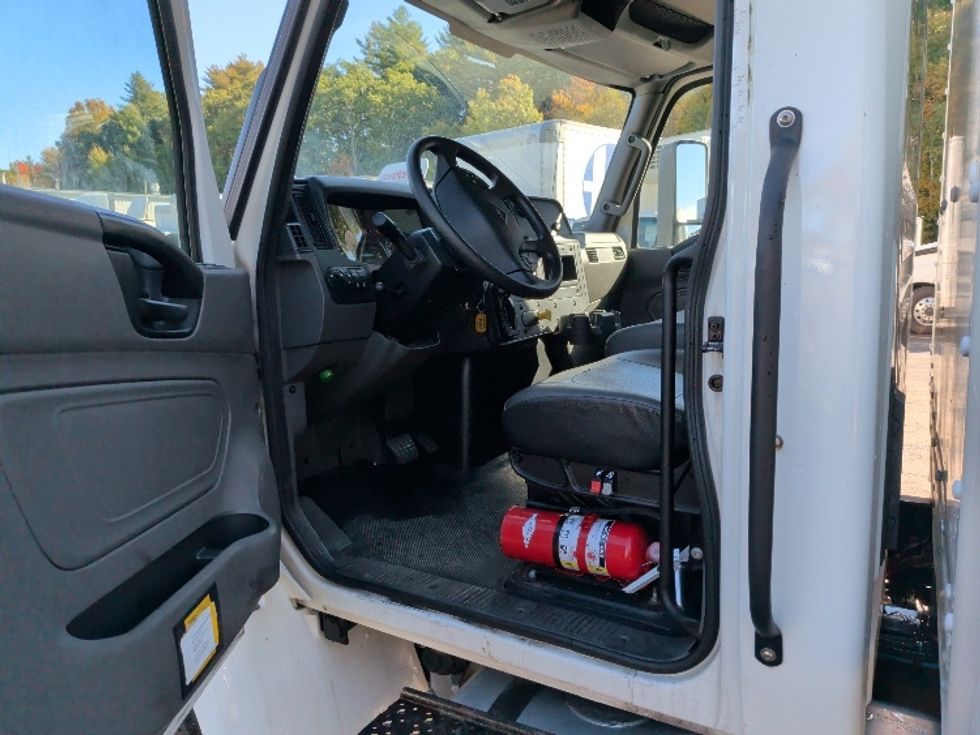 Medium Duty Box Truck-Light and Medium Duty Trucks-International-2022-MV607-Auburn-MA-5,943\n\t\tmiles-$ 69,750 - Image 16