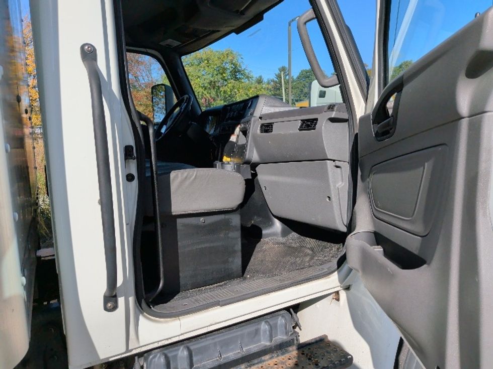 Medium Duty Box Truck-Light and Medium Duty Trucks-International-2022-MV607-Auburn-MA-5,943\n\t\tmiles-$ 69,750 - Image 20
