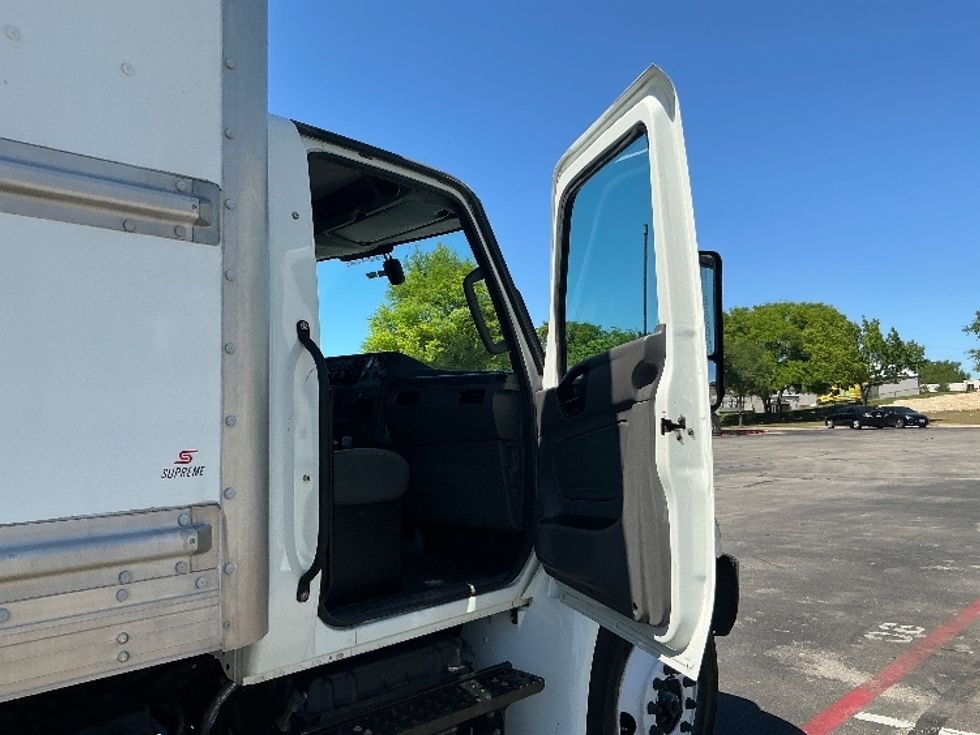 Medium Duty Box Truck-Light and Medium Duty Trucks-International-2022-MV607-Austin-TX-124,999\n\t\tmiles-$ 70,750 - Image 20