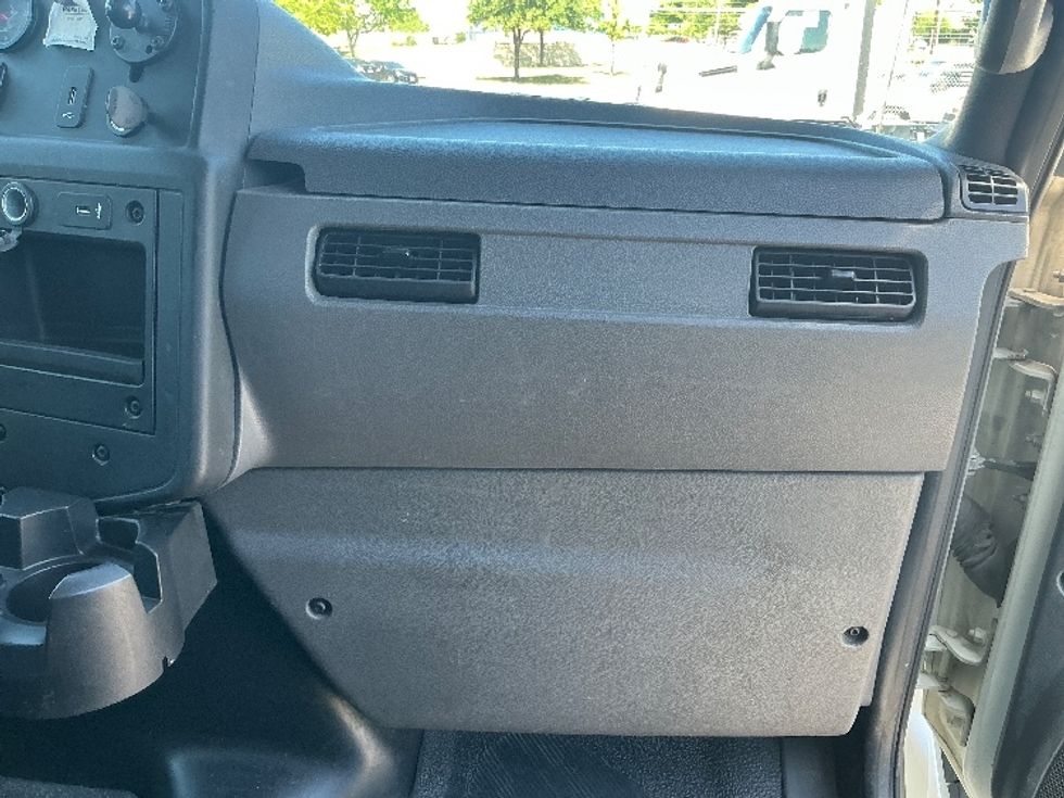 Medium Duty Box Truck-Light and Medium Duty Trucks-International-2022-MV607-Austin-TX-124,999\n\t\tmiles-$ 70,750 - Image 21