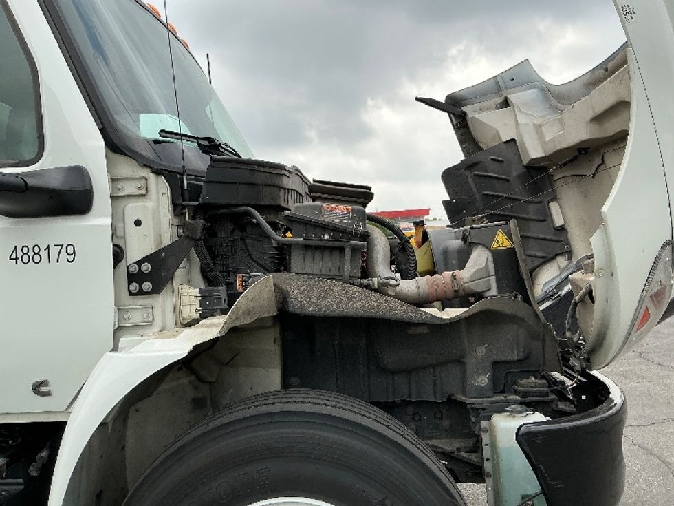 Medium Duty Box Truck-Light and Medium Duty Trucks-International-2022-MV607-Austin-TX-125,671\n\t\tmiles-$ 70,500 - Image 23