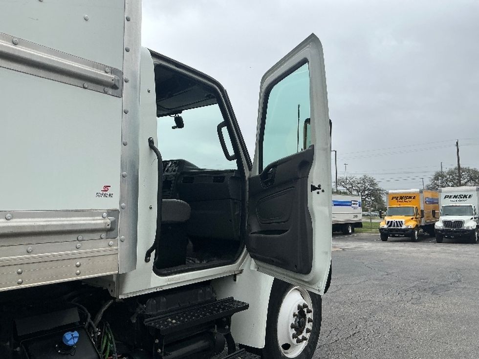 Medium Duty Box Truck-Light and Medium Duty Trucks-International-2022-MV607-Austin-TX-133,425\n\t\tmiles-$ 63,000 - Image 18