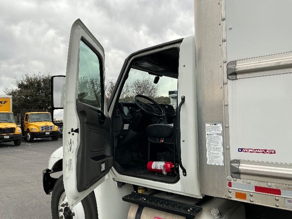 Medium Duty Box Truck-Light and Medium Duty Trucks-International-2022-MV607-Austin-TX-136,904\n\t\tmiles-$ 68,500 - Image 16