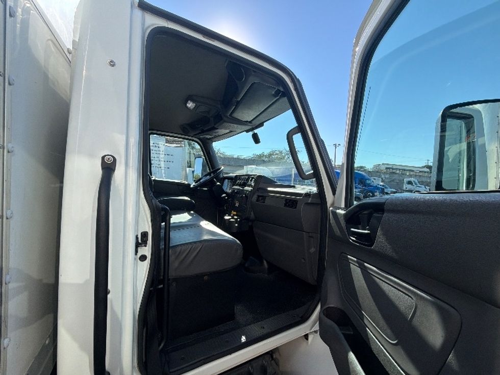 Medium Duty Box Truck-Light and Medium Duty Trucks-International-2022-MV607-Baltimore-MD-230,737\n\t\tmiles-$ 42,750 - Image 19