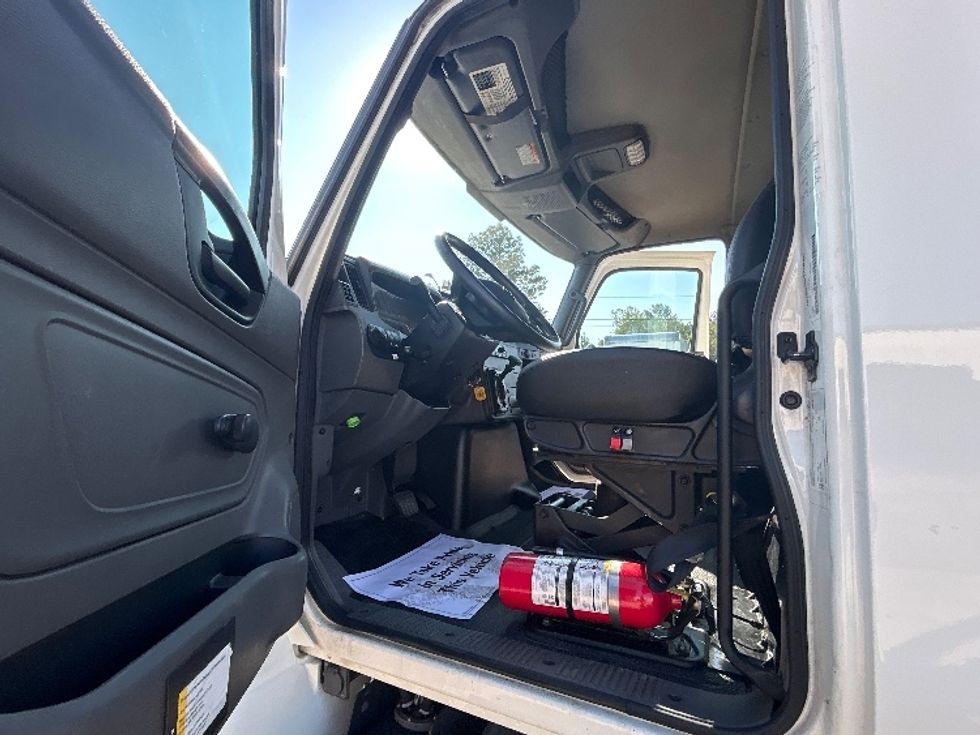 Medium Duty Box Truck-Light and Medium Duty Trucks-International-2022-MV607-Belden-MS-128,116\n\t\tmiles-$ 80,500 - Image 16