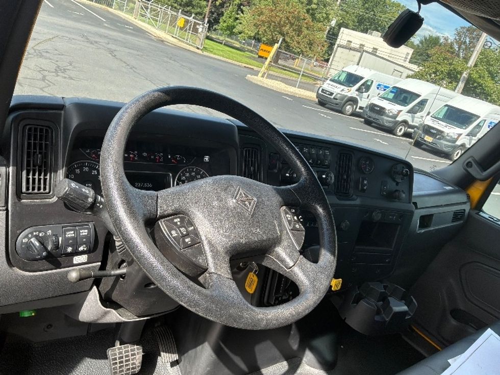 Medium Duty Box Truck-Light and Medium Duty Trucks-International-2022-MV607-Bensalem-PA-237,915\n\t\tmiles-$ 39,000 - Image 17