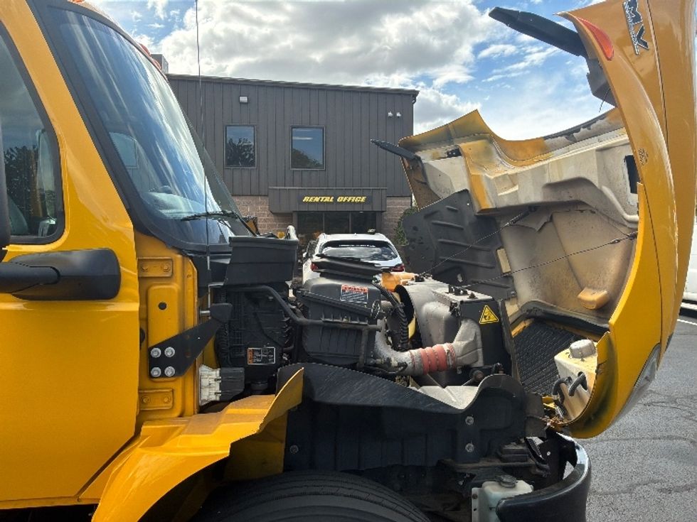 Medium Duty Box Truck-Light and Medium Duty Trucks-International-2022-MV607-Bensalem-PA-237,915\n\t\tmiles-$ 39,000 - Image 22