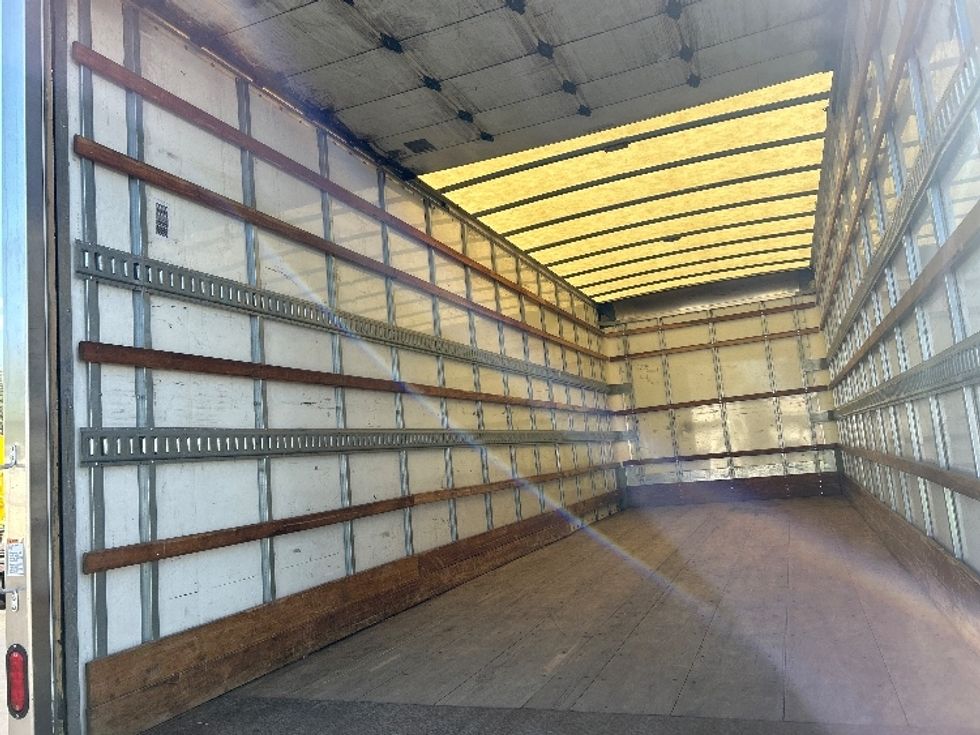 Medium Duty Box Truck-Light and Medium Duty Trucks-International-2022-MV607-Bethlehem-PA-234,400\n\t\tmiles-$ 44,500 - Image 11