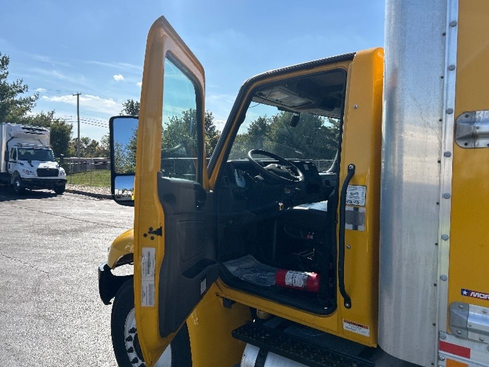Medium Duty Box Truck-Light and Medium Duty Trucks-International-2022-MV607-Bethlehem-PA-234,400\n\t\tmiles-$ 44,500 - Image 17