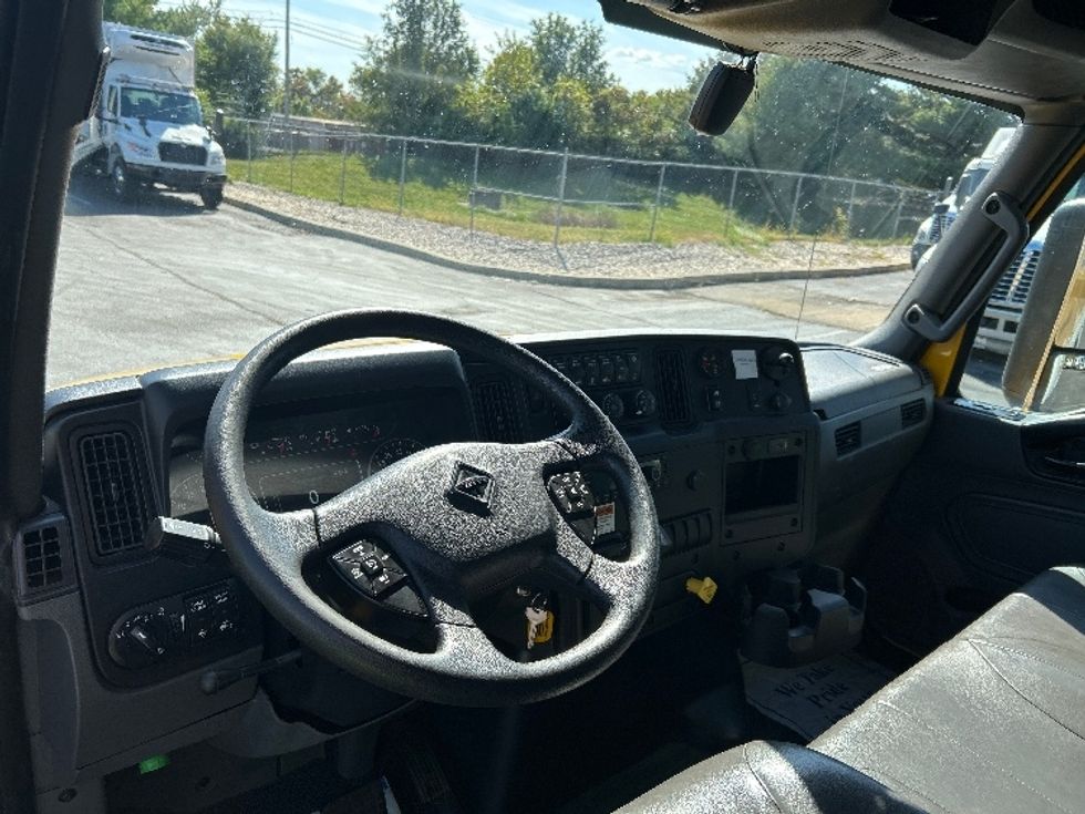 Medium Duty Box Truck-Light and Medium Duty Trucks-International-2022-MV607-Bethlehem-PA-234,400\n\t\tmiles-$ 44,500 - Image 18
