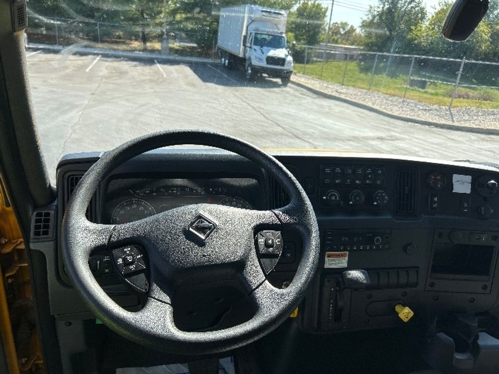 Medium Duty Box Truck-Light and Medium Duty Trucks-International-2022-MV607-Bethlehem-PA-234,400\n\t\tmiles-$ 44,500 - Image 19
