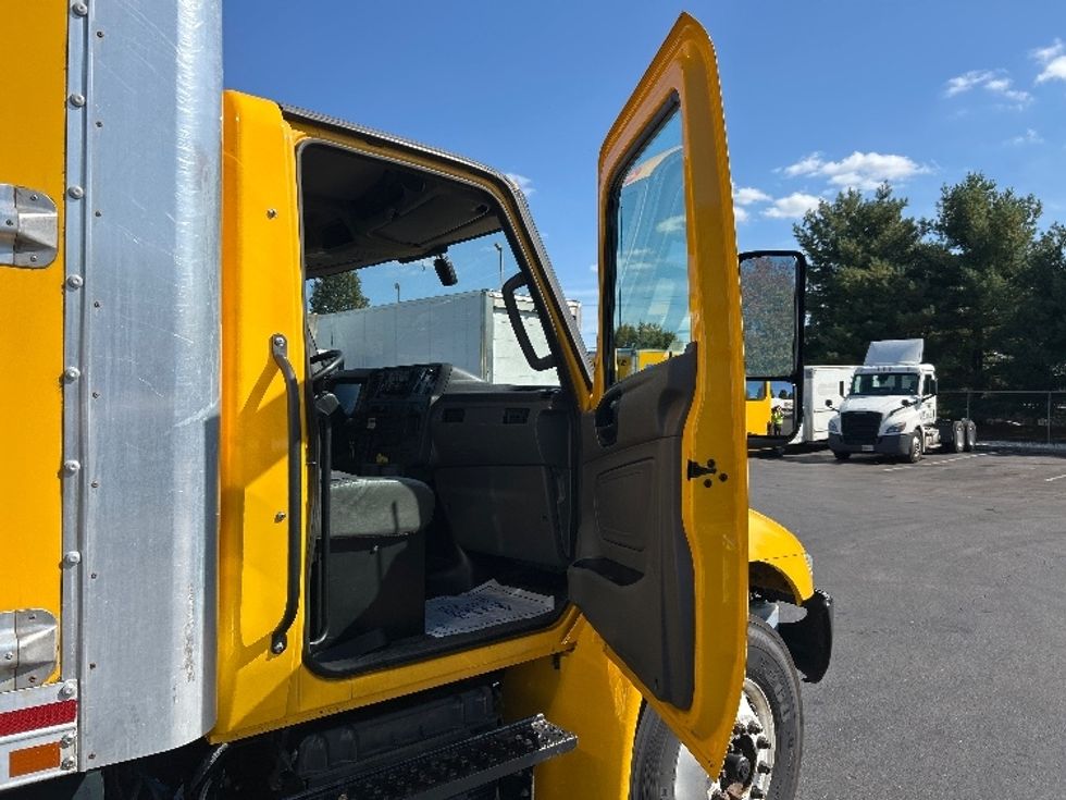 Medium Duty Box Truck-Light and Medium Duty Trucks-International-2022-MV607-Bethlehem-PA-234,400\n\t\tmiles-$ 44,500 - Image 20
