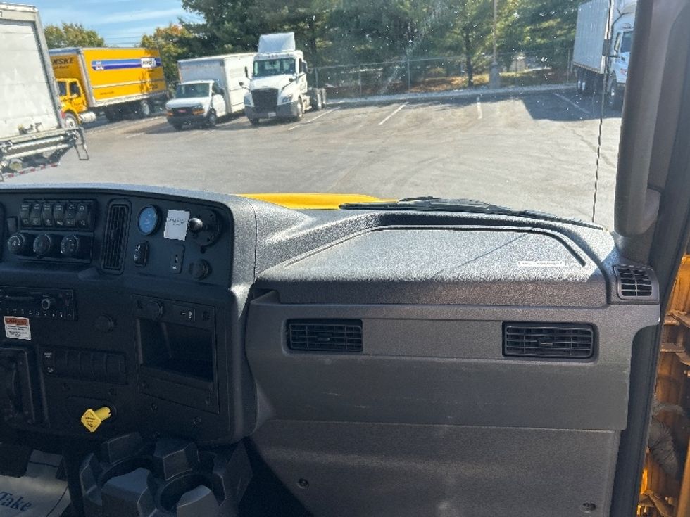 Medium Duty Box Truck-Light and Medium Duty Trucks-International-2022-MV607-Bethlehem-PA-234,400\n\t\tmiles-$ 44,500 - Image 21