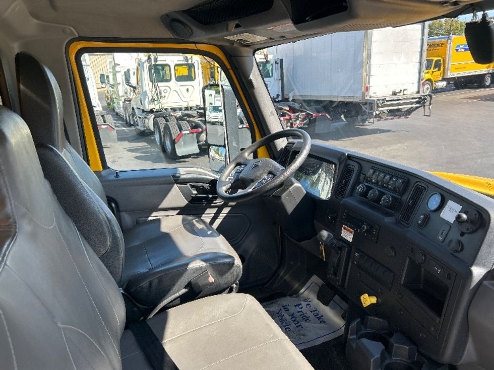 Medium Duty Box Truck-Light and Medium Duty Trucks-International-2022-MV607-Bethlehem-PA-234,400\n\t\tmiles-$ 44,500 - Image 22